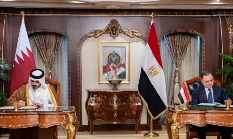 وزير الداخلية يوقع مذكرة تفاهم مع نظيره القطري في مجال مكافحة الجريمة وآليات تبادل المعلومات والخبرات