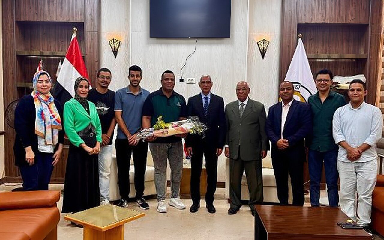 جامعة جنوب الوادي الأهلية تبحث آفاق التعاون المشترك مع وفد “اتحاد بشبابها”