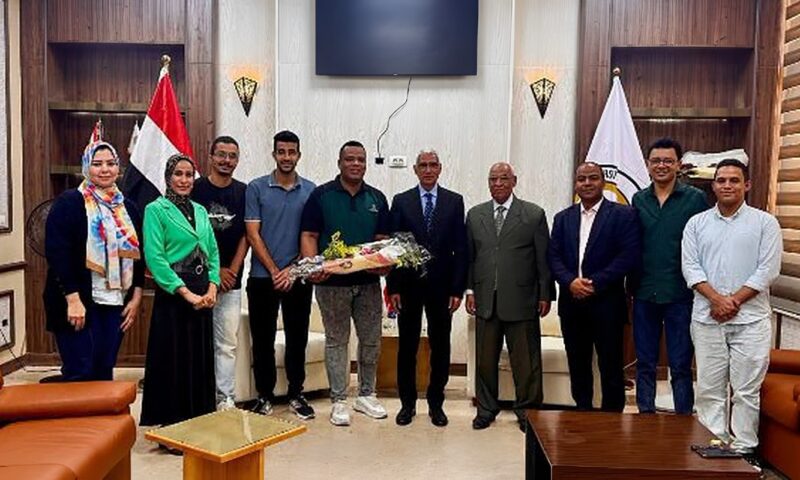 جامعة جنوب الوادي الأهلية تبحث آفاق التعاون المشترك مع وفد “اتحاد بشبابها”