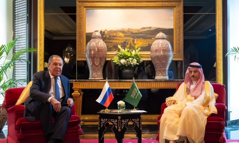 وزيرا خارجية السعودية وروسيا يبحثان التطورات الإقليمية وجهود الحفاظ على أمن المنطقة