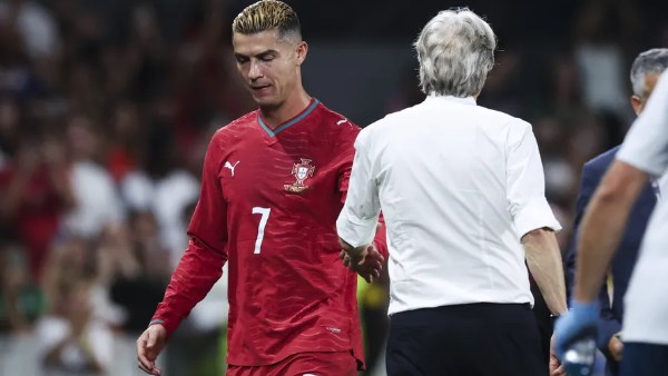 رسميًا .. إيقاف رونالدو شهرا وتغريمه ماليًا بعد أزمته مع منتخب البرتغال