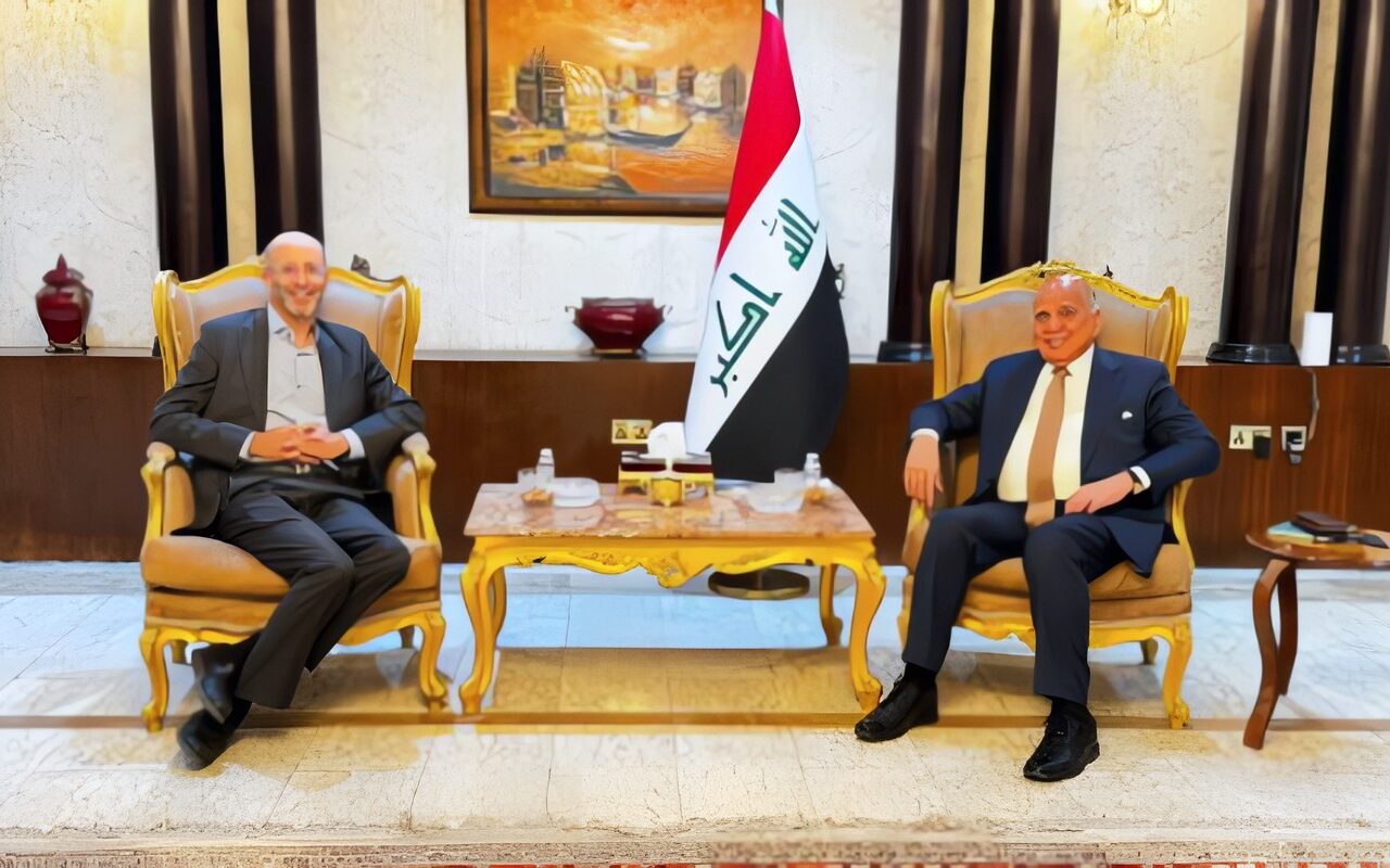 وزير الخارجية العراقي يبحث مع رئيس مجموعة الأزمات الدولية تصاعد التوترات بالمنطقة
