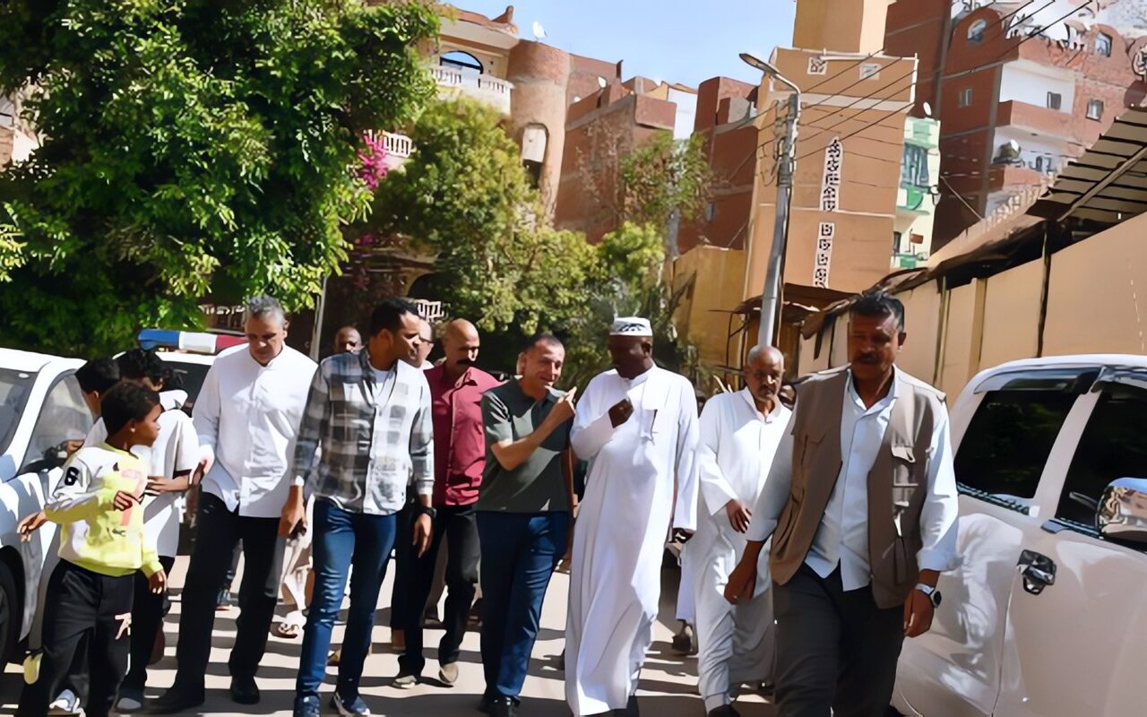 محافظ أسوان: تحسين جودة الخدمات والاستجابة لمطالب المواطنين أولوية قصوى