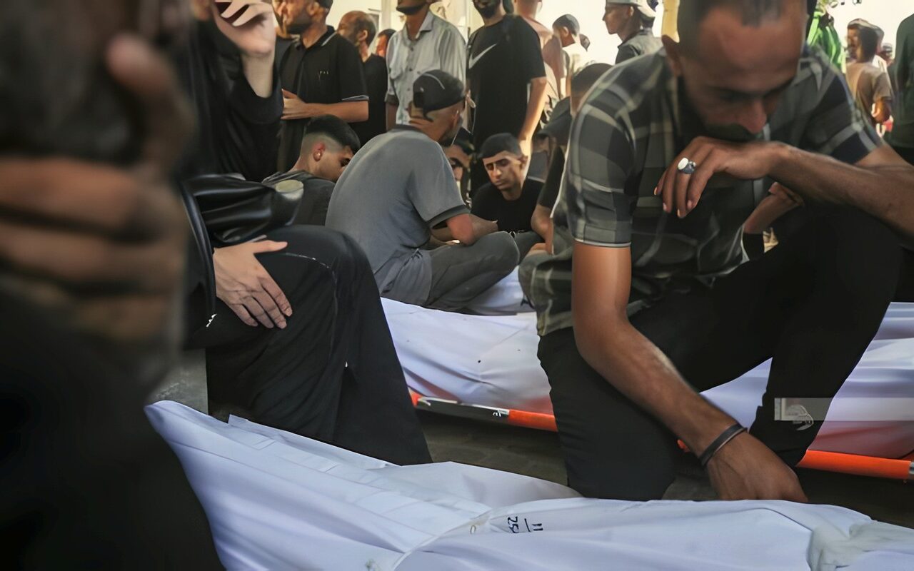 استشهاد فلسطينيين في غارتين إسرائيليتين على غزة واعتقال خطيب الأقصى و3 آخرين بالخليل