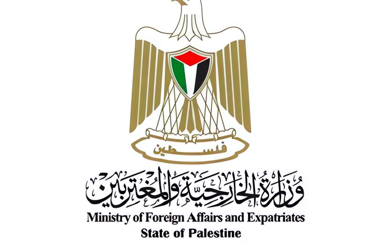الخارجية الفلسطينية تدين إغلاق الاحتلال للحرم الإبراهيمي وتصعيد العدوان في الخليل