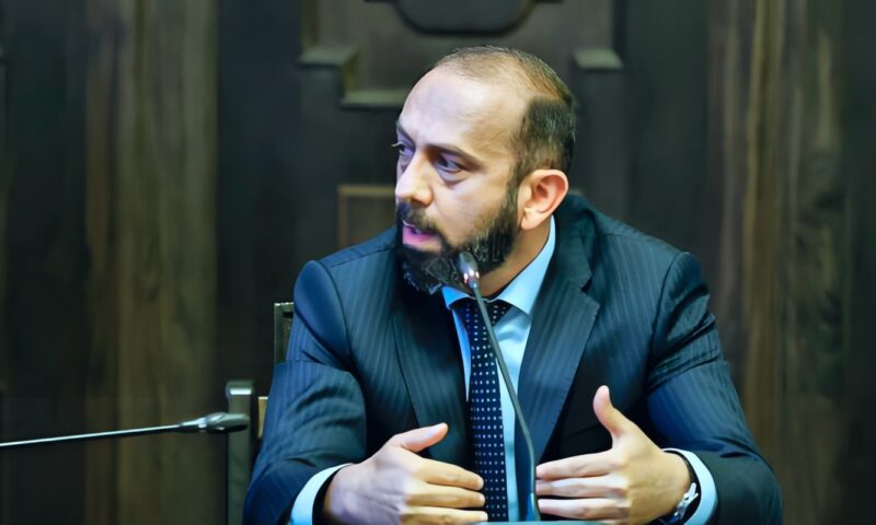 وزير خارجية أرمينيا: التوقيع الفوري على اتفاق السلام مع أذربيجان يمثل التزاما سياسيا للحكومة