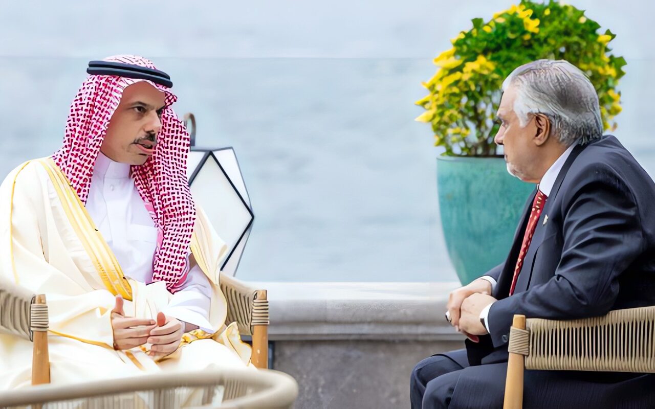وزيرا خارجية السعودية وباكستان يبحثان علاقات التعاون والمستجدات الإقليمية