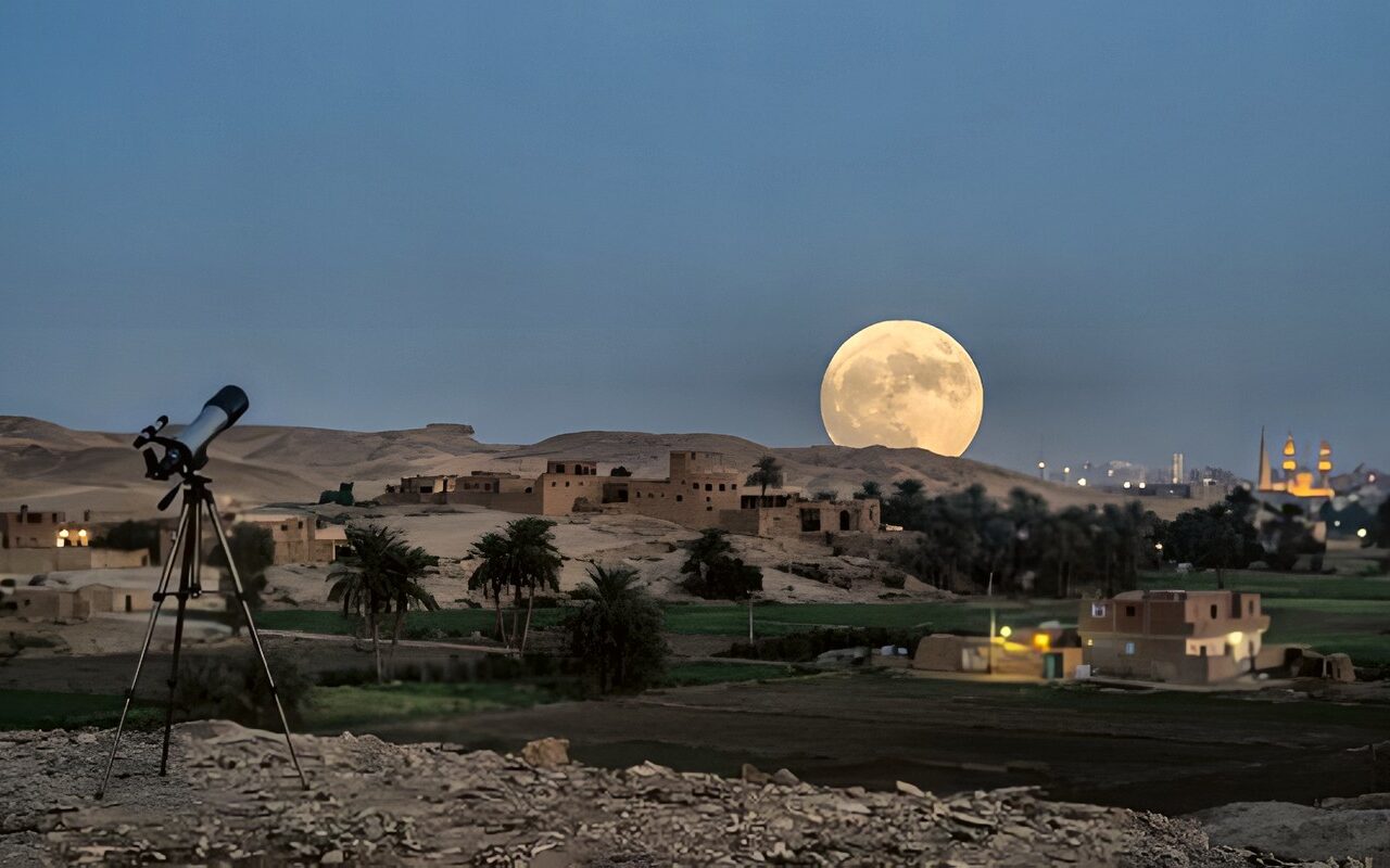 قمر الصيد يزين سماء مصر بعد غد.. وفرصة ذهبية لهواة الفلك لرصد تضاريسه