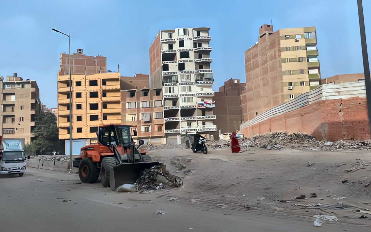 محافظ الجيزة يشدد على رفع مخلفات البناء والتصدي للمواقف العشوائية للتوك توك