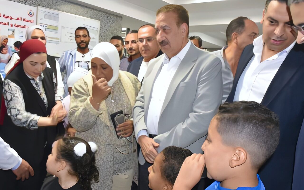 محافظ بورسعيد يتفقد الحملة القومية للتطعيم ضد الحصبة بمركز طب أسرة المناخ ببورسعيد