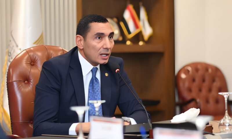 وزير الشباب والرياضة يهنيء محمد زكريا بعد تتويجه بلقب بطولة سيليكون فالي المفتوحة للاسكواش