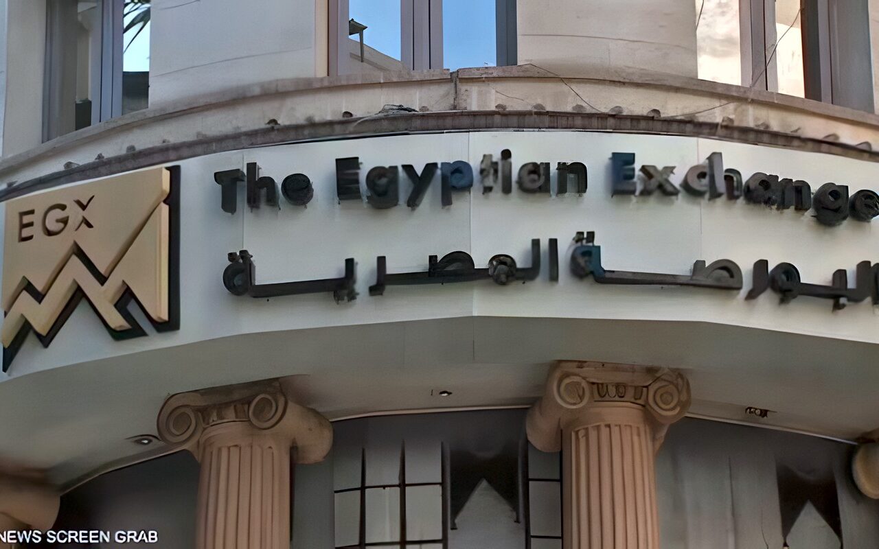 تباين أداء مؤشرات البورصة المصرية في ختام تعاملات اليوم