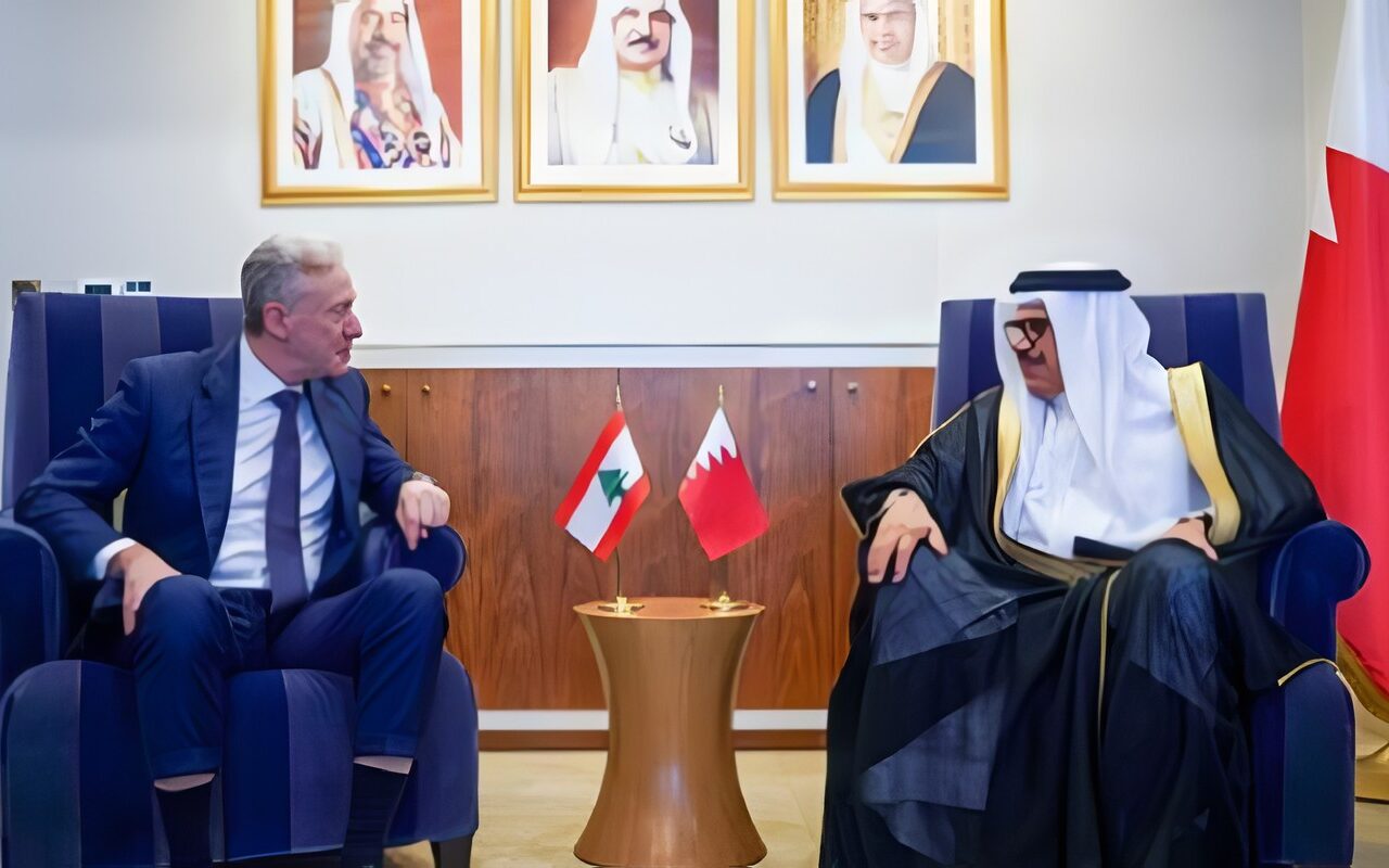 وزير الخارجية البحريني يبحث مع نظيره اللبناني تعزيز التعاون الثنائي والمستجدات الإقليمية