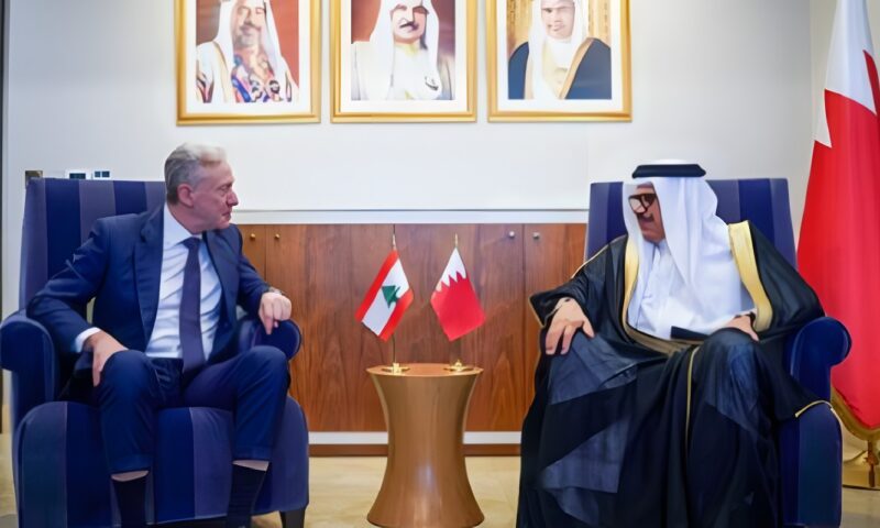 وزير الخارجية البحريني يبحث مع نظيره اللبناني تعزيز التعاون الثنائي والمستجدات الإقليمية