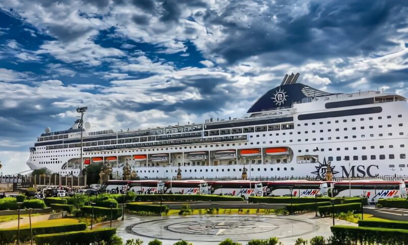 “اقتصادية قناة السويس”: استقبال السفينة “MSC LIRICA” يأتي ضمن الجهود لتنشيط السياحة البحرية
