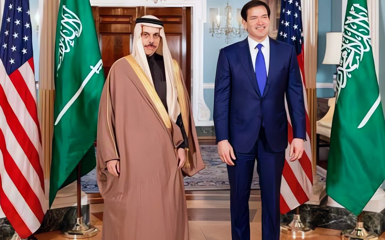 وزيرا الخارجية السعودي والأمريكي يوقعان عقد المشاركة بمعرض إكسبو 2030