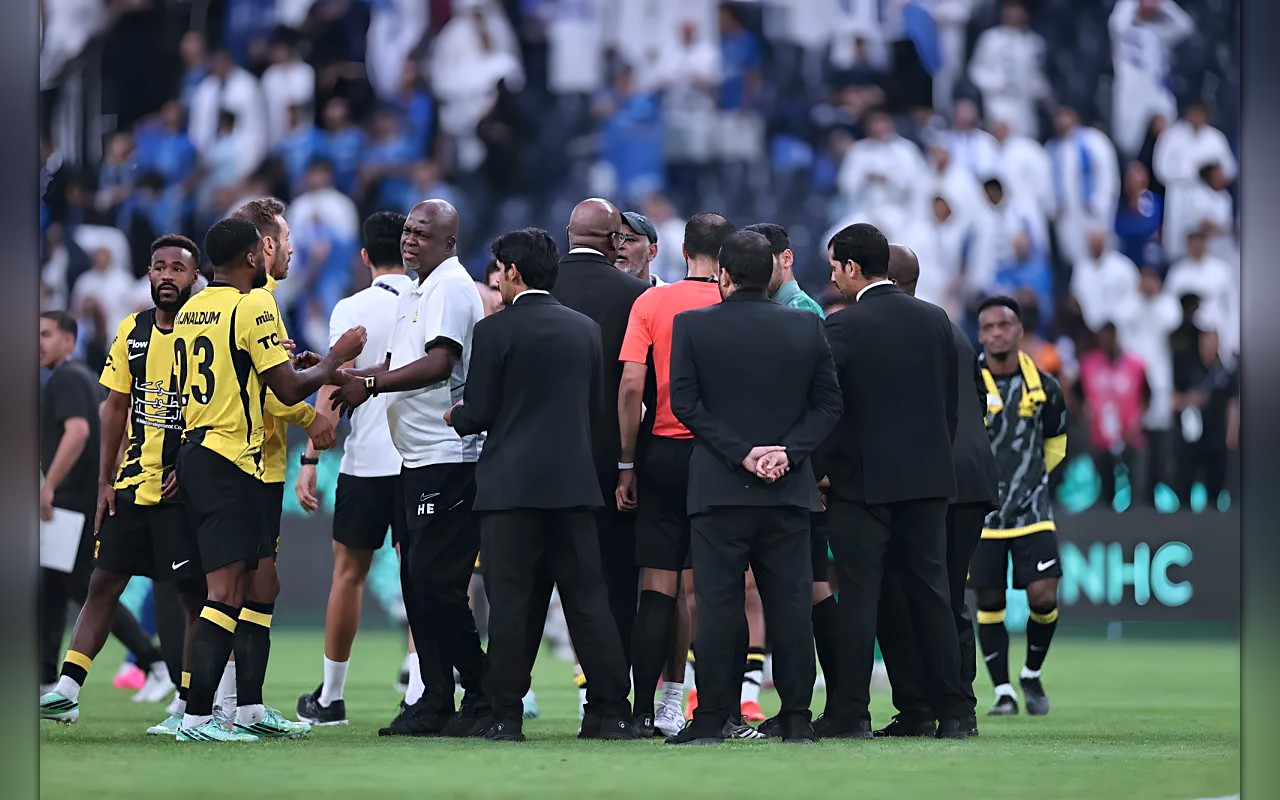 مصادر «الشرق الأوسط»: 3 اتحاديين حاولوا الوصول إلى غرفة الطريس… وفريق حماية الحكام يتدخل