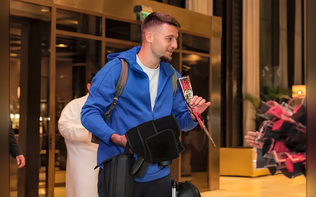 الهلال يحط في الدوحة بمعنويات الغرافة… واستقبال بالورود والبالونات الزرقاء