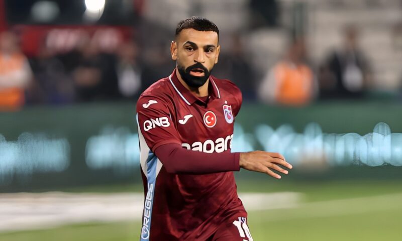 إعلامي يكشف موقف محمد صلاح من معسكر نوفمبر.. ويؤكد: الأزمة ستنتهي بزيارة التوأم
