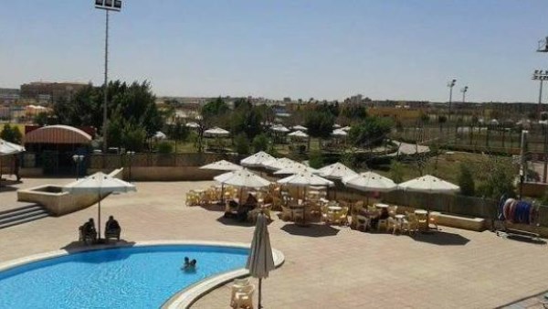 غيبوبة كاملة لفتاة من ذوي الاحتياجات الخاصة بعد تعرضها للغرق داخل نادي بالقاهرة الجديدة
