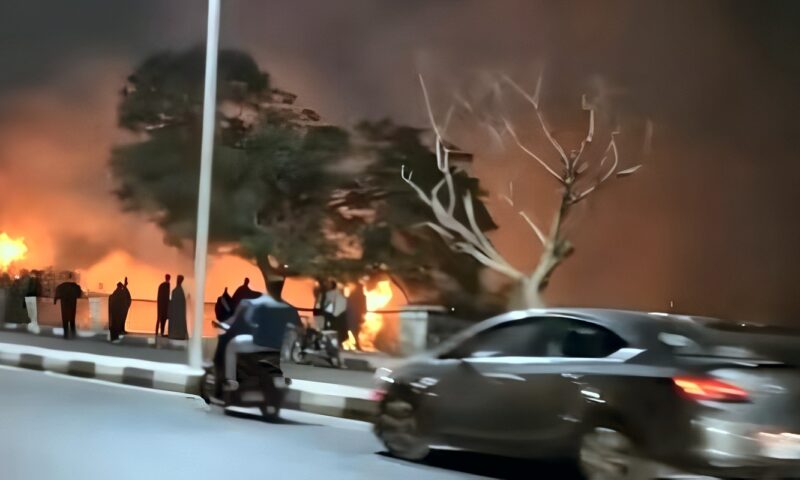 حريق يلتهم مخلفات زراعية على كورنيش المعادي بالقرب من شركة الكهرباء