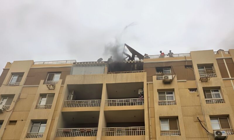 العناية الإلهية تنقذ السكان.. حريق يلتهم 4 شقق بالتجمع الأول والحماية المدنية تسيطر