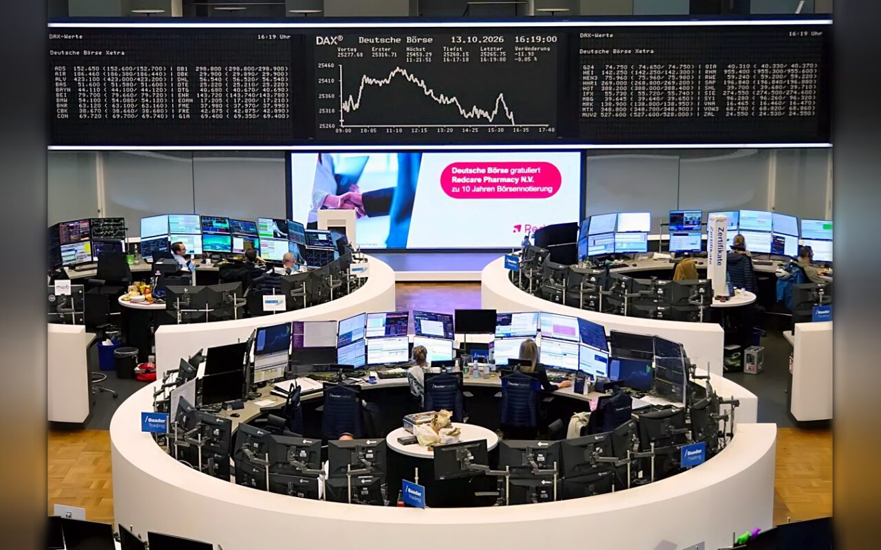 الأسهم الأوروبية تستعيد بعض خسائرها السابقة بدعم من نتائج «إيه إس إم إل» القوية