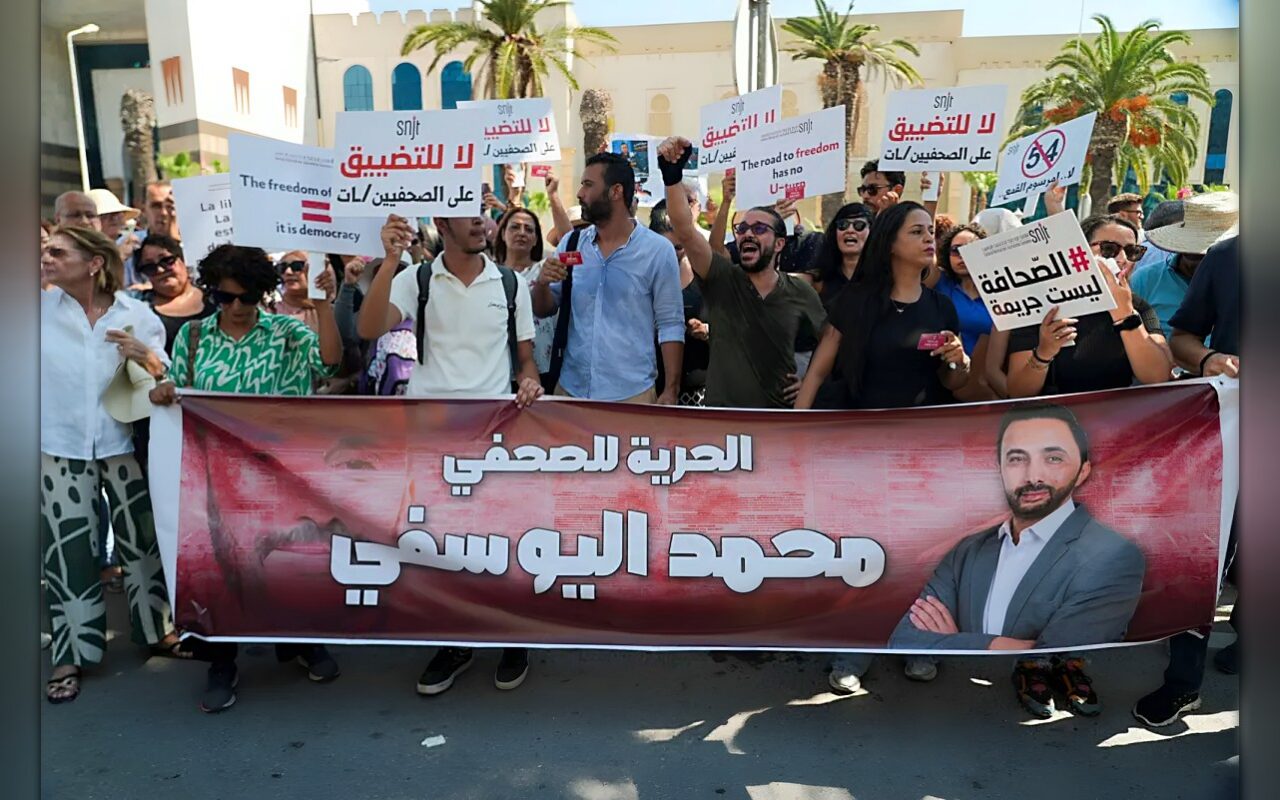 تضييق يتزايد وسجون تترصد حرية الصحافة في تونس