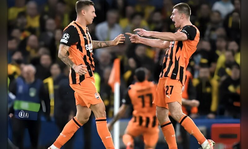 ثلاثية لاتينية تقود شاختار للفوز على آيك أثينا في دوري الأبطال