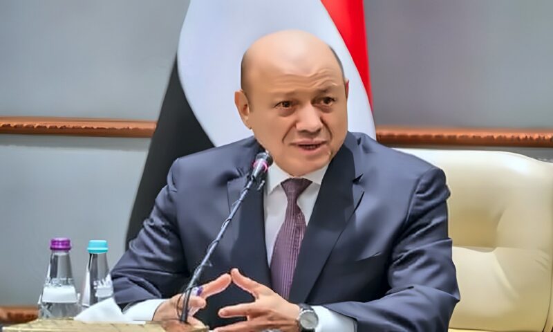 رئيس مجلس القيادة اليمني: عملية «فجر اليمن» ماضية حتى تحرير صنعاء