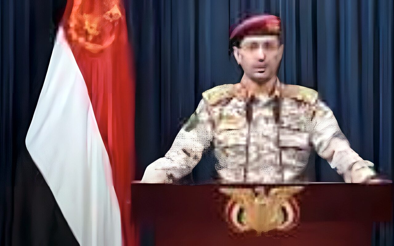 تصعيد جوي.. الحوثي تعلن استهداف مطار أبها ومواقع في نجران وجازان بالسعودية
