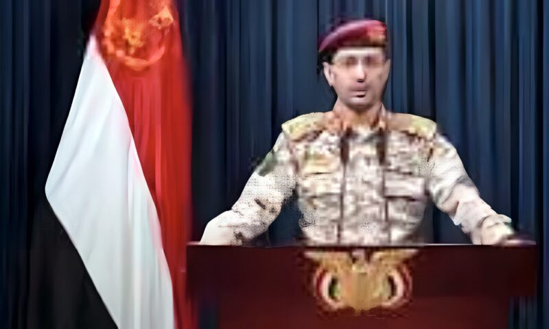 تصعيد جوي.. الحوثي تعلن استهداف مطار أبها ومواقع في نجران وجازان بالسعودية