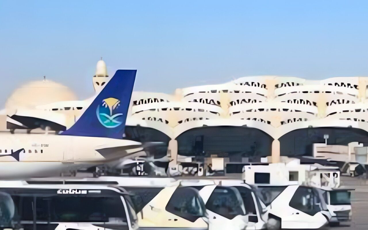 السفارة الأمريكية تمنع موظفيها من استخدام مطارات السعودية إلا بتصريح خاص.. وتحذِّر من هجمات جديدة