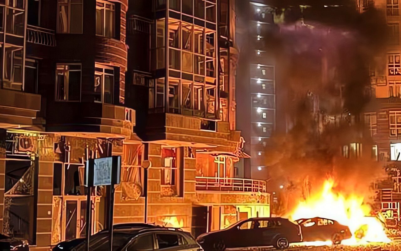 مقتـ.ـل 3 أشخاص وإصابة 19 آخرين في استهداف منطقتين روسيتين.. وأضرار مادية واسعة