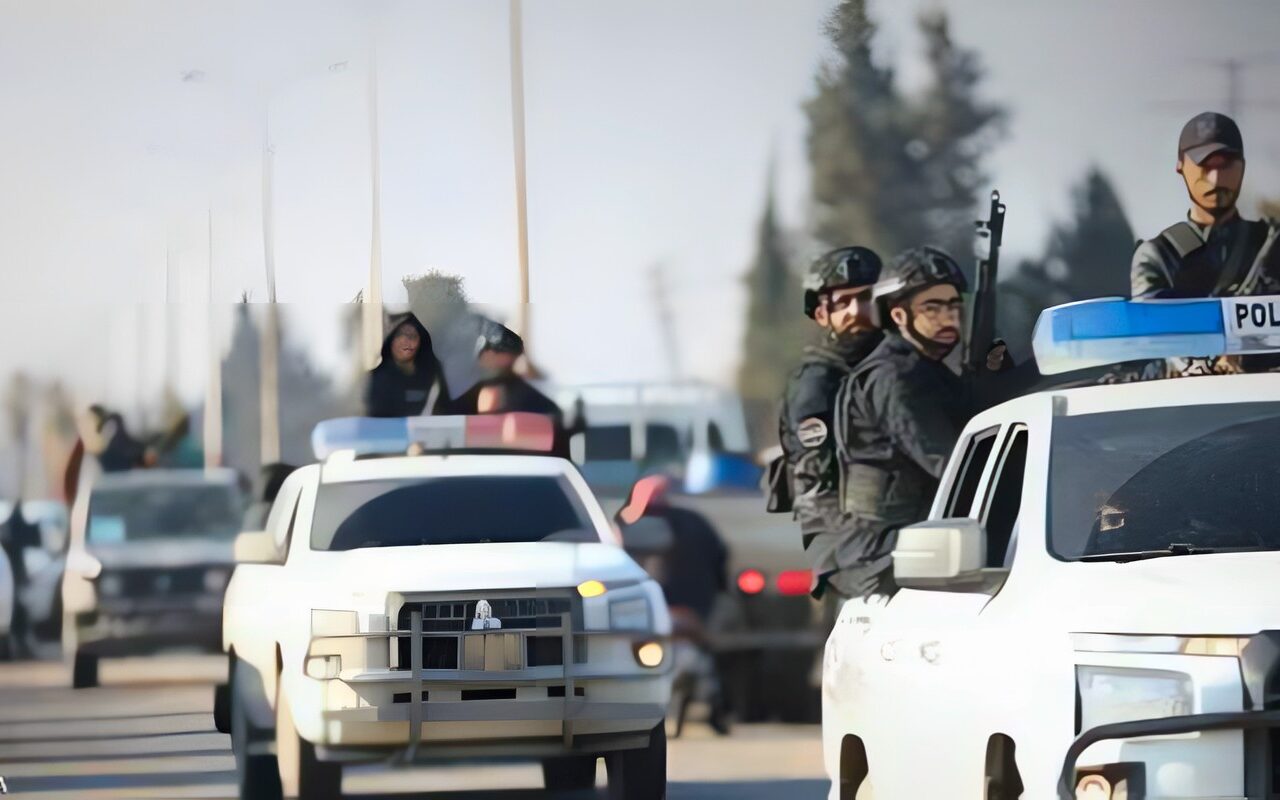 سوريا.. مقتل 3 أشخاص في انفجار مجهول لسيارة على طريق دمشق