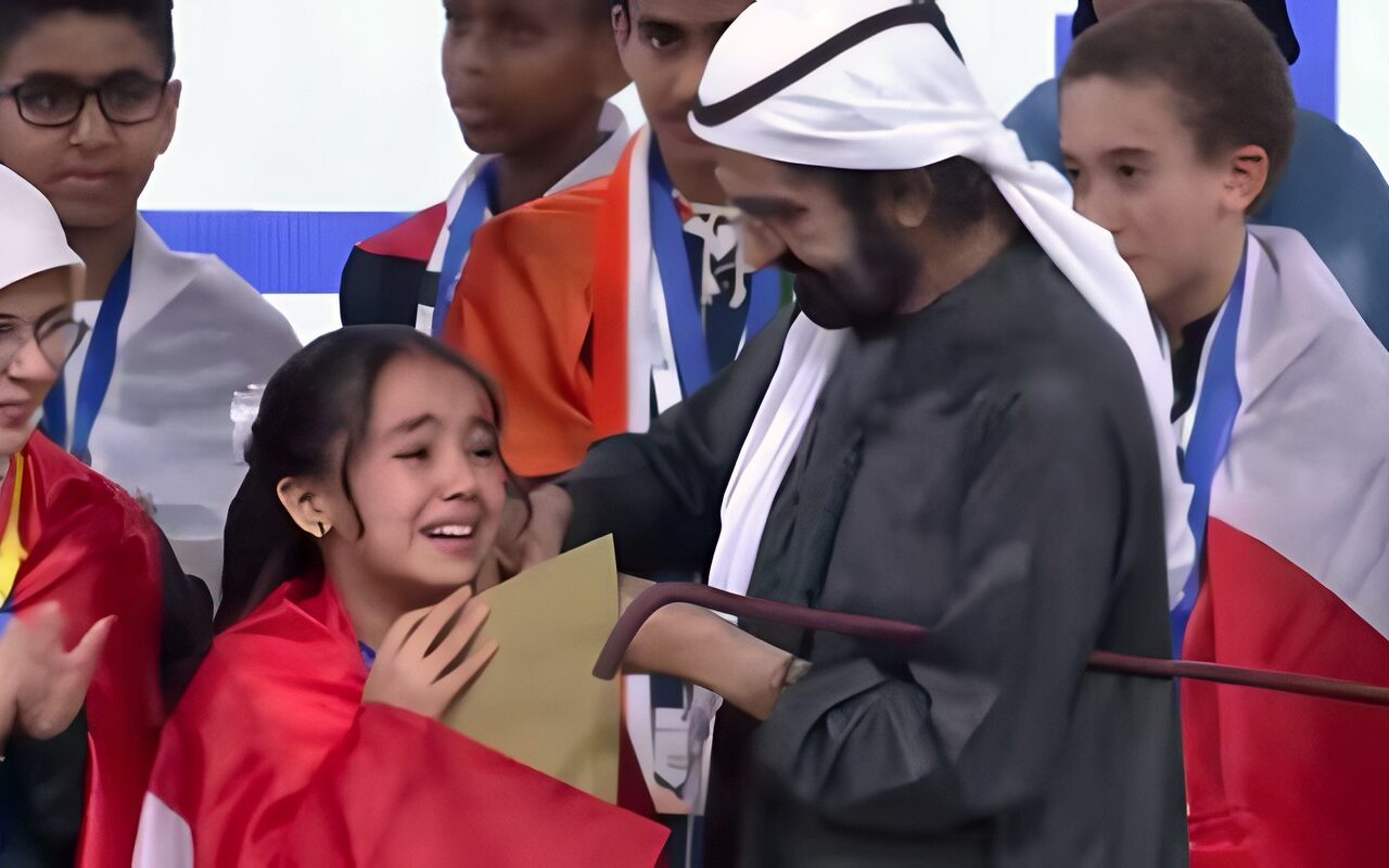 جئت من أرض المآذن والأهرامات.. طالبة مصرية تفوز بمسابقة تحدي القراءة العربي