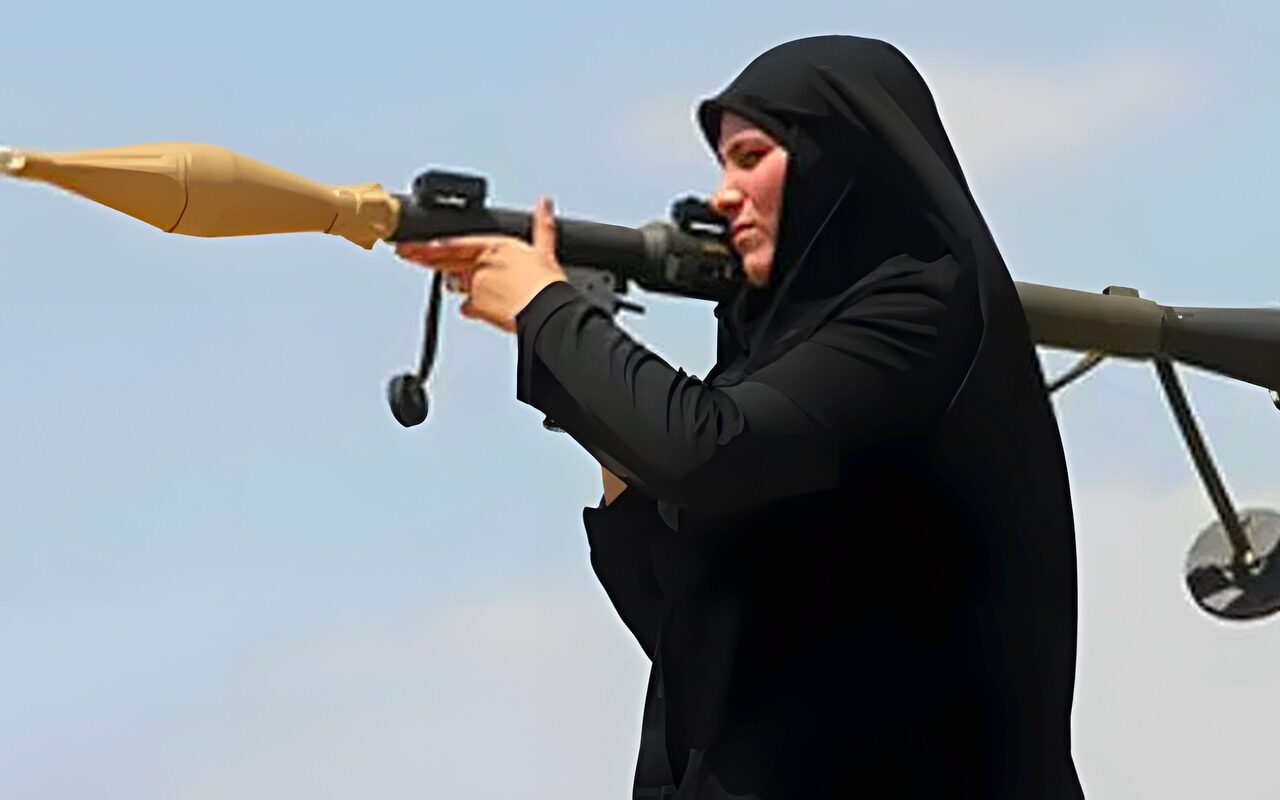 إيران تدرب النساء على السلاح وترفع الجاهزية الشعبية تحسبًا لمواجهة جديدة