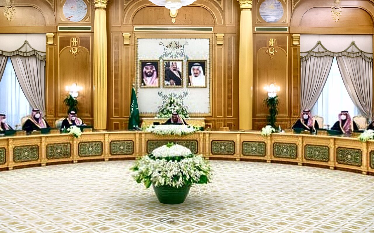 مجلس الوزراء السعودي: لن نسمح بتهديد أمن المملكة والملاحة في البحر الأحمر وباب المندب