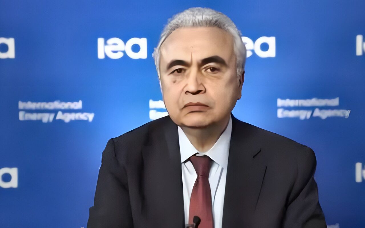 مع تصاعد أزمات الشرق الأوسط.. وكالة الطاقة الدولية تلوح بالسحب من مخزونات النفط الإستراتيجية
