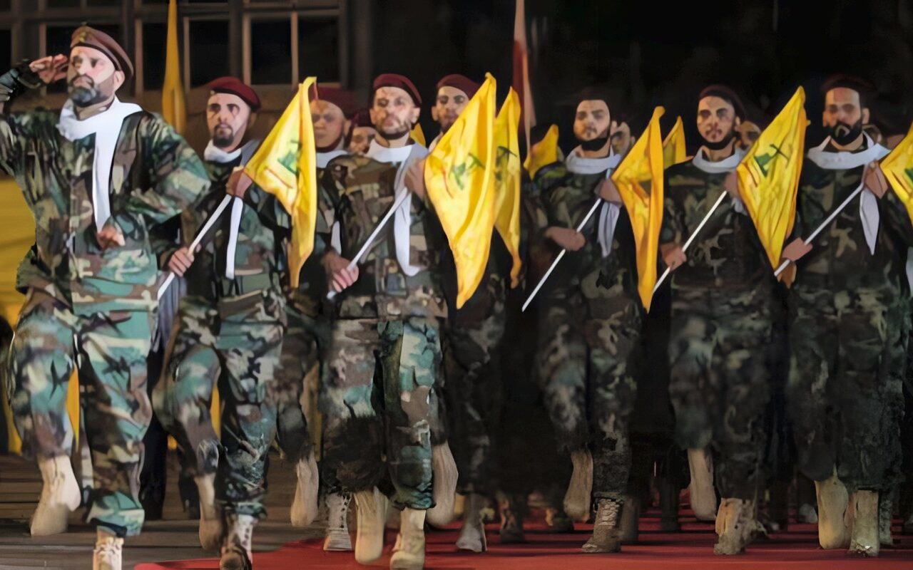 رويترز: حزب الله يعيد التسلح بتمويل إيراني استعدادًا لاحتمال اندلاع حرب إقليمية جديدة
