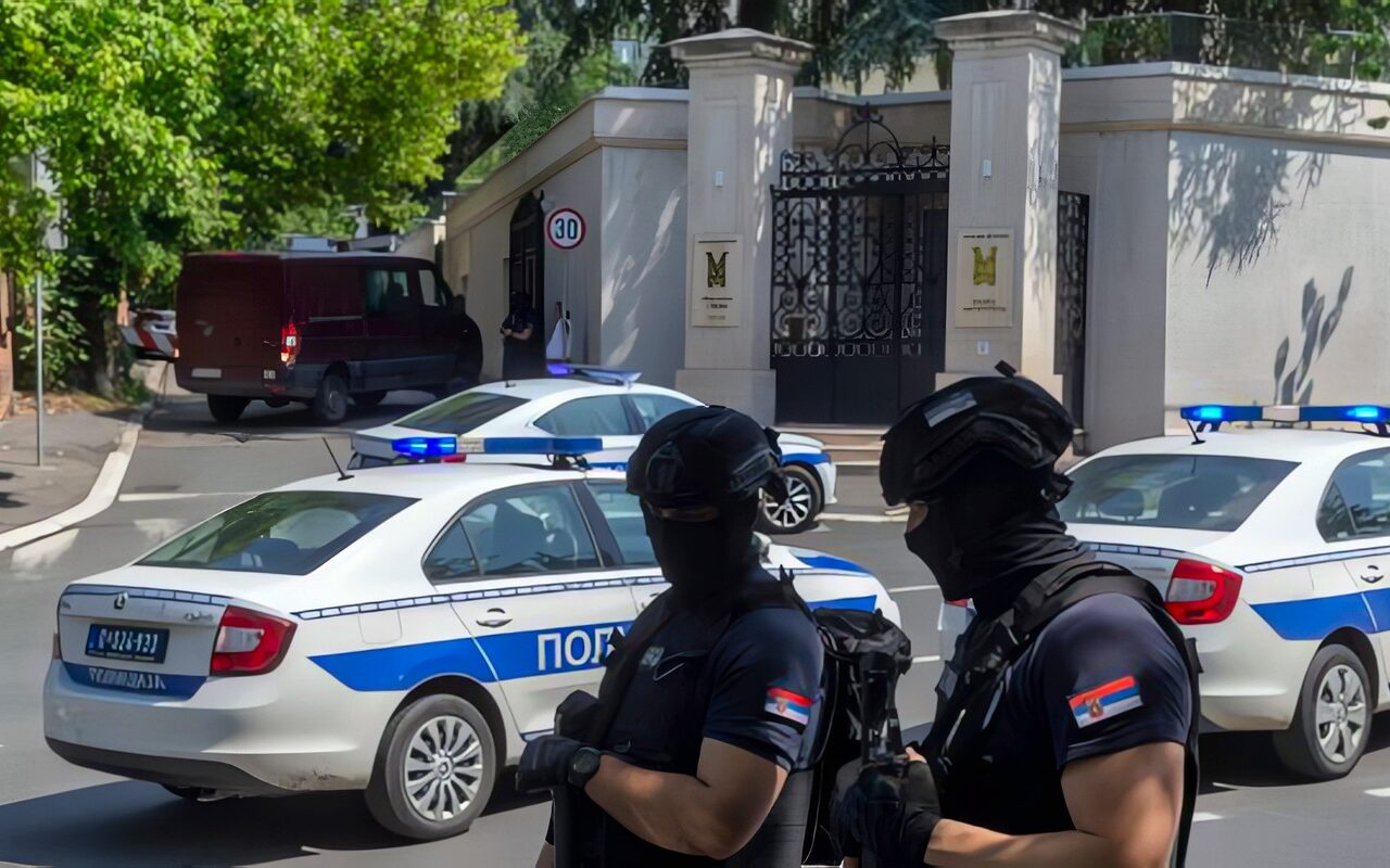 الشرطة الصربية: مقتل شخص اعتدى على حارس خارج السفارة الإسرائيلية في بلغراد