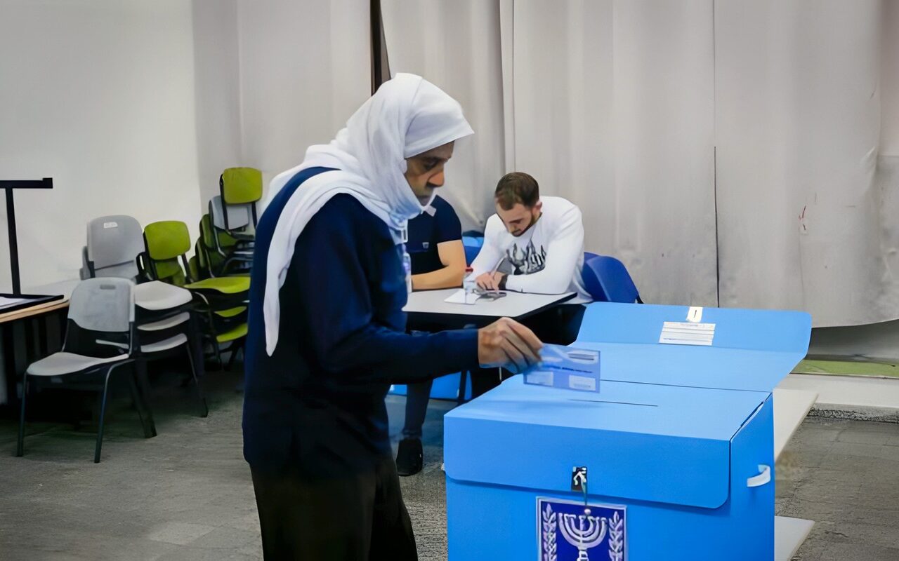 الأحزاب العربية تفرض نفسها على حسابات تشكيل الحكومة الإسرائيلية وسط غموض نتائج الانتخابات