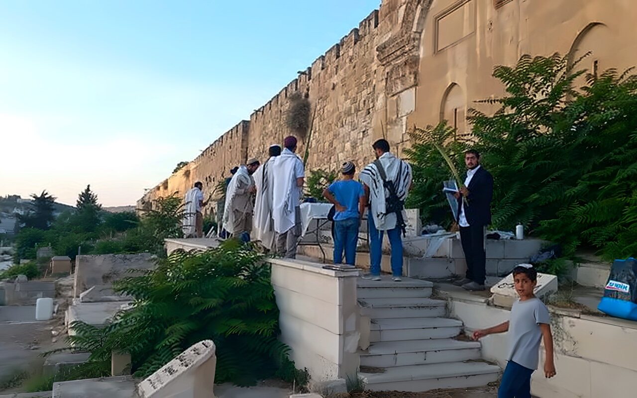 اقتحامات الأقصى تتواصل في أعياد اليهود، وطقوس تلمودية بمقبرة باب الرحمة
