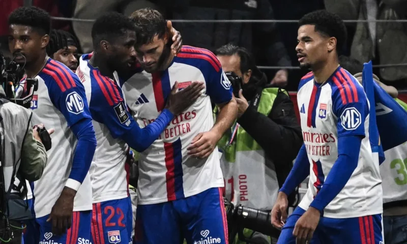 «الدوري الفرنسي»: أولمبيك ليون يعتلي القمة بفوز درامي على نيس