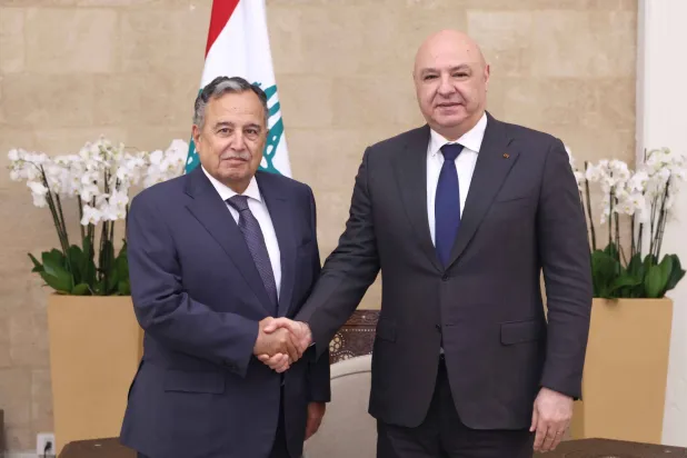 فهمي من بيروت… لترجمة الدعم العربي للبنان إلى خطوات عملية
