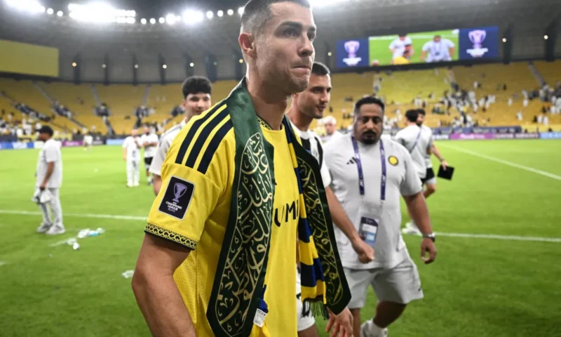 إيقاف رونالدو 30 يوماً لمغادرته معسكر البرتغال