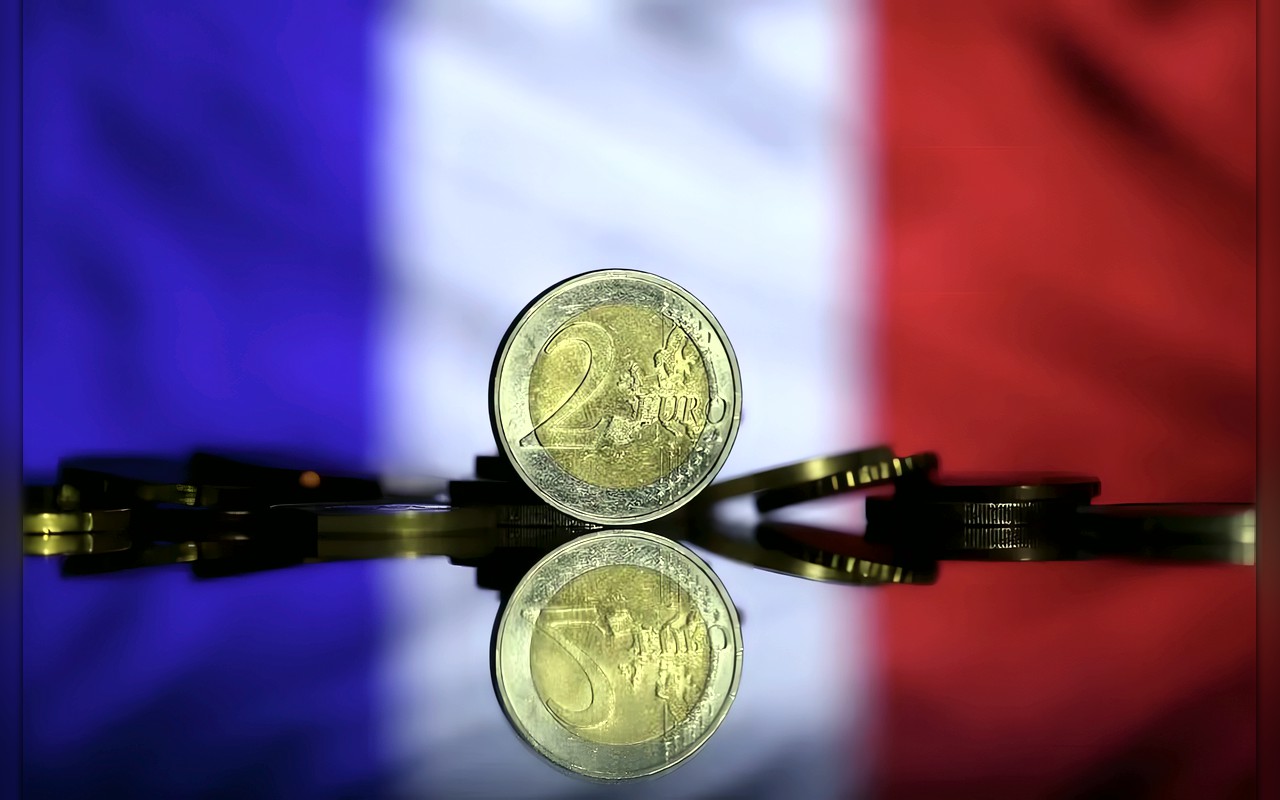 عوائد السندات الفرنسية تتراجع قليلاً مع استمرار حذر المستثمرين