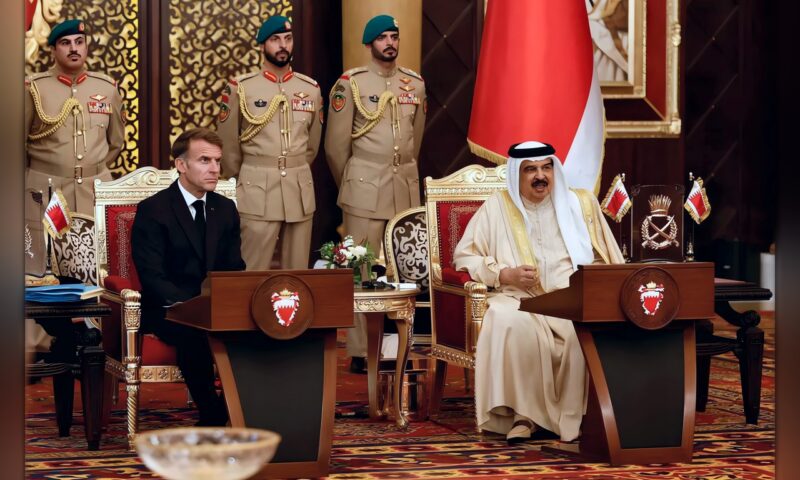 ماكرون يؤكد التزام فرنسا بحماية أمن البحرين ودعمها في مواجهة الاعتداءات