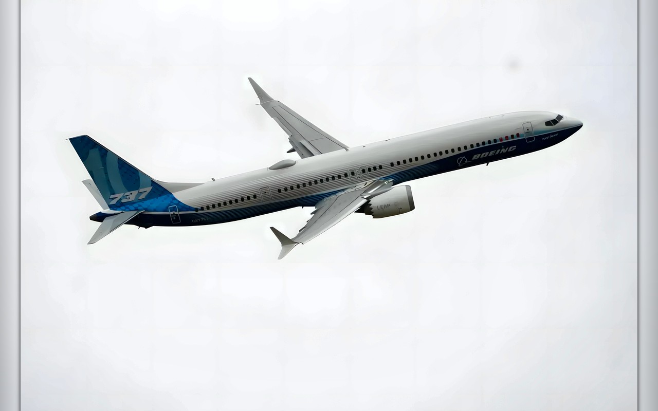 عودة «بوينغ 737 ماكس 10»… هل ينهي الطراز الأكبر لعنة الحوادث والتأخير؟
