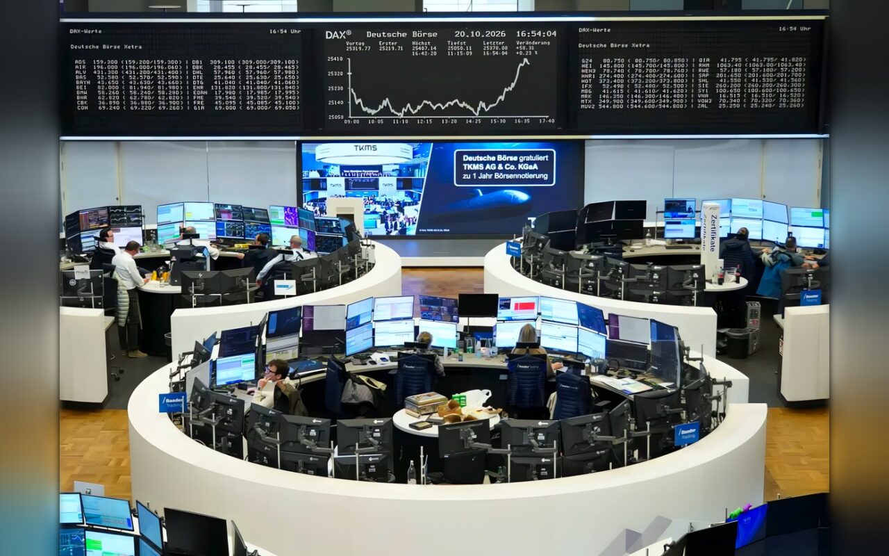 تباين أداء الأسهم الأوروبية مع دعم نتائج الشركات ومخاوف الاضطرابات في فرنسا